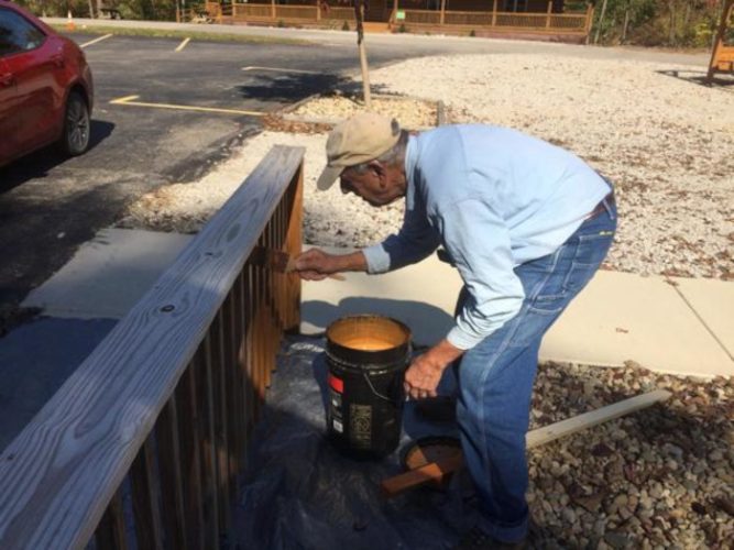 700x525-102019-Robert-painting