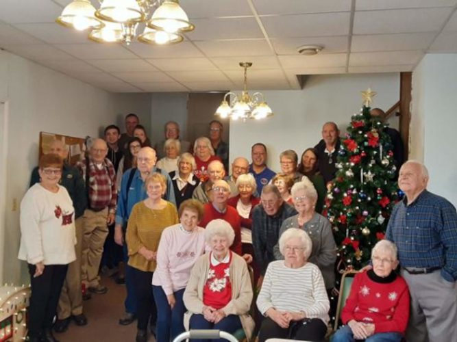 700x525-122019-Christmas-party-older