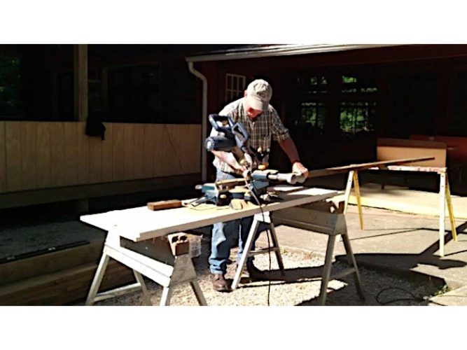 700x525-unknown-guy-with-saw