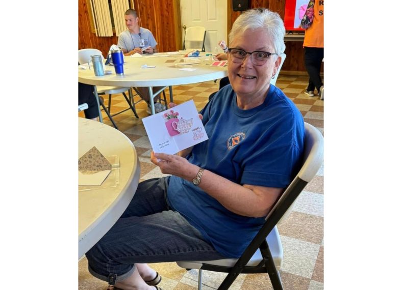 R-24-Teapot-card-lady